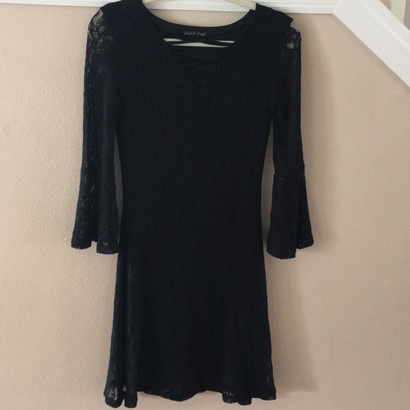 Cloth & People Black Lace Sheer Bell Sleeves - Picture 3 of 8